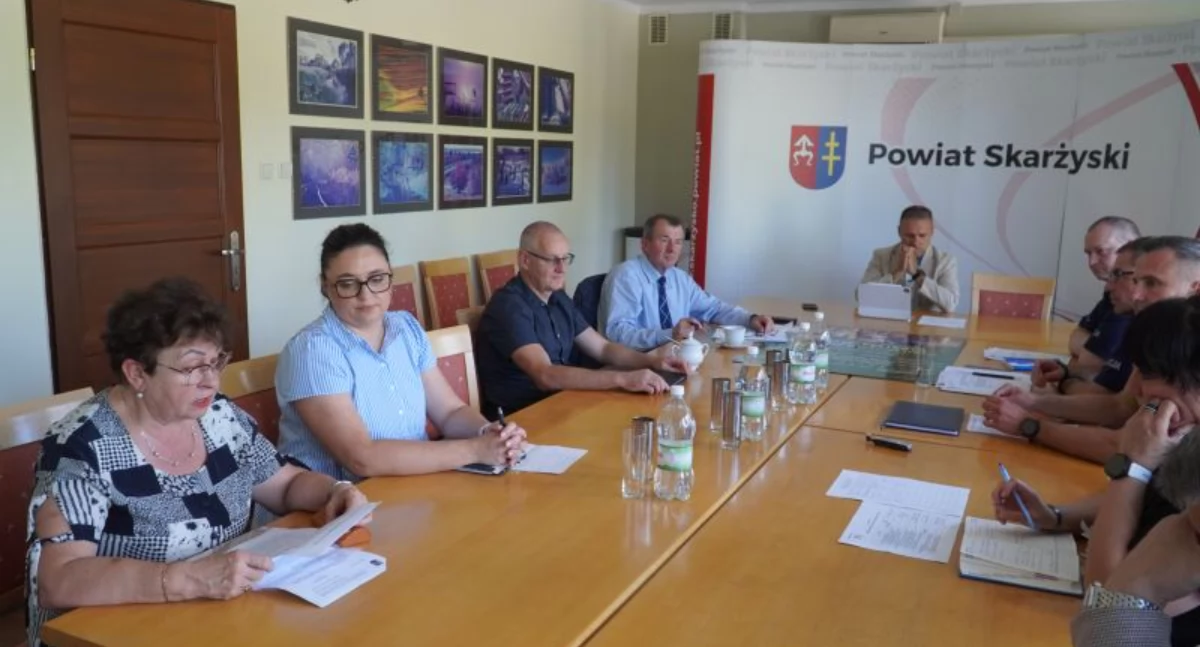 Informator Samorządowy Powiatu Skarżyskiego, bezpieczeństwie dzieci młodzieży okresie wakacji posiedzeniu Komisji Bezpieczeństwa Porządku - zdjęcie, fotografia