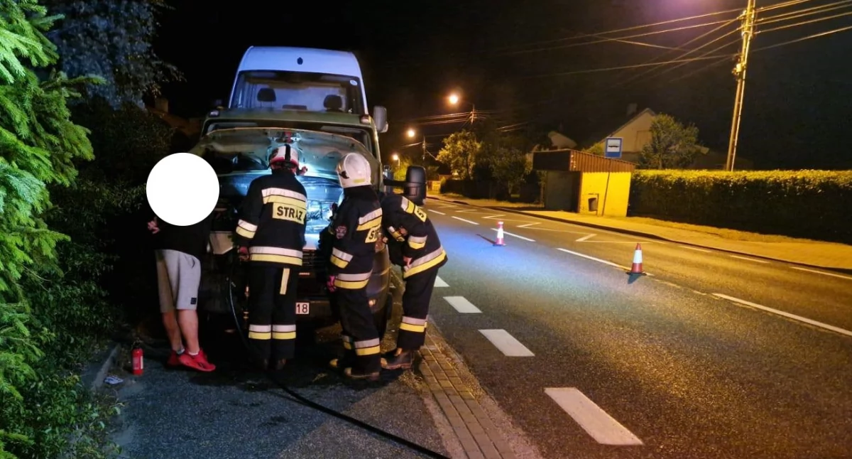 Pożary, Pożar lawety Płaczkowie Ogień zajął komorę silnika - zdjęcie, fotografia
