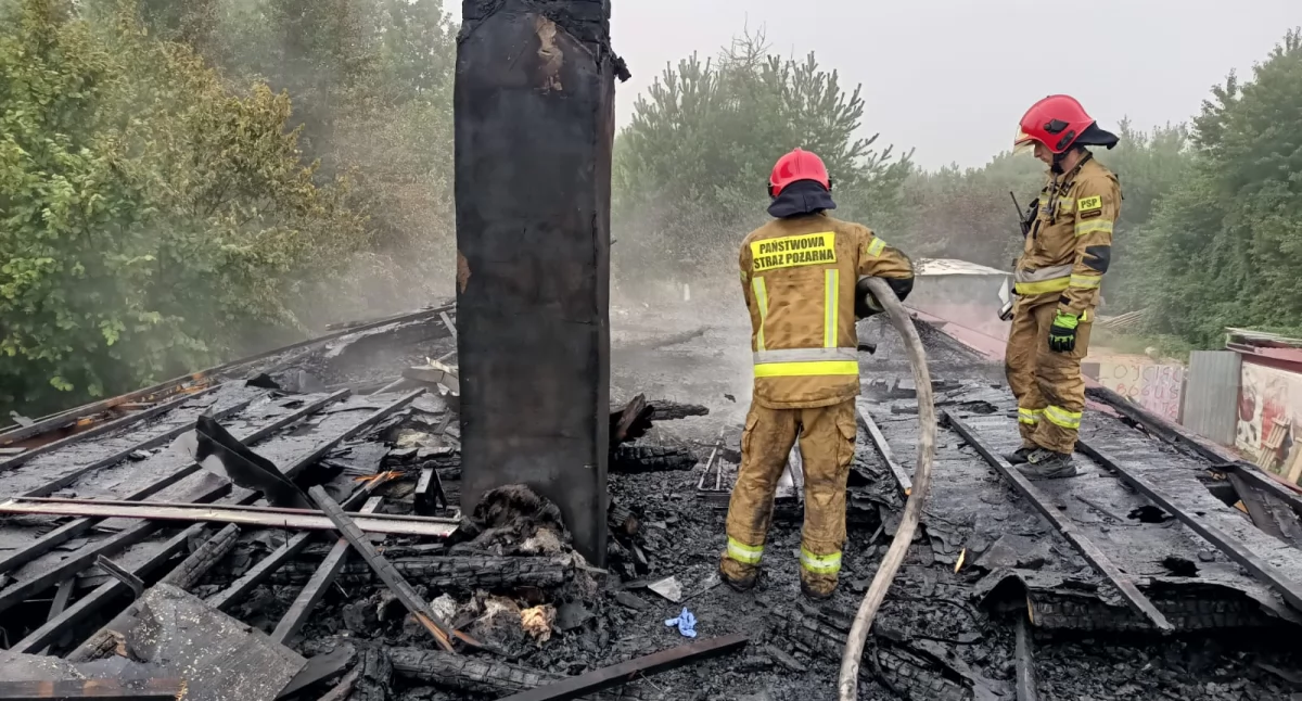 Pożary, Pożar Podłaziu ogniu miejscu strażaków - zdjęcie, fotografia