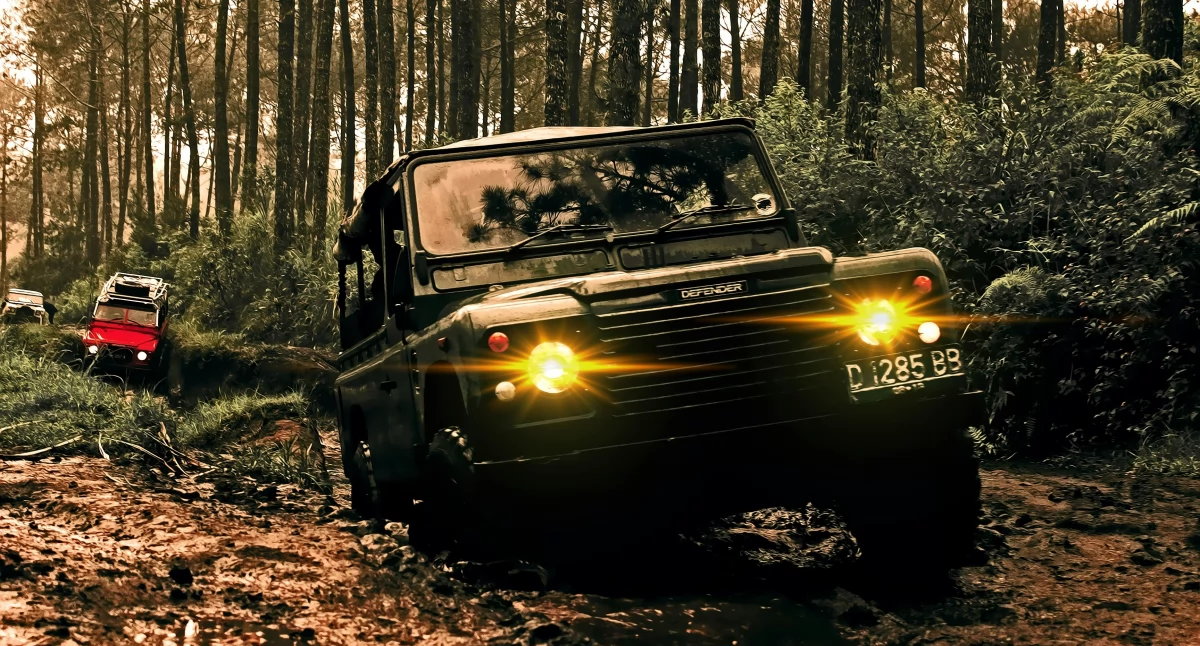 Materiały promocyjne, Samochód legenda terenowa nowoczesnym wydaniu - zdjęcie, fotografia