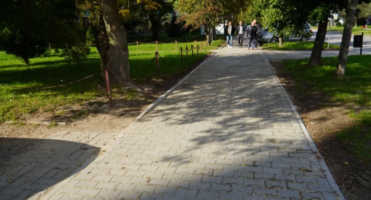 Informator Samorządowy Powiatu Skarżyskiego, Powiat zakończył remont chodnika Sokolej Skarżysku - zdjęcie, fotografia