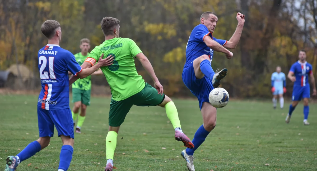 Piłka nożna, Keeza Granat przegrał Klimontowianką porażce zadecydowała jedna bramka - zdjęcie, fotografia