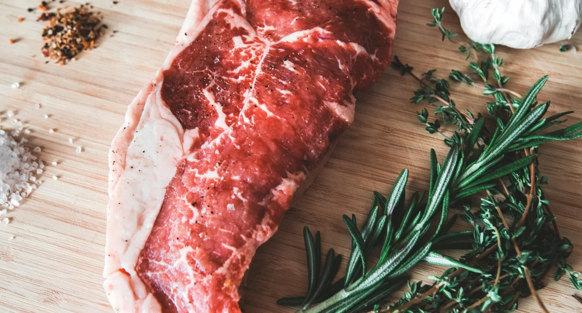 Materiały promocyjne, Rostbef wołowy kości prosty sposób wyjątkowo soczyste mięso - zdjęcie, fotografia