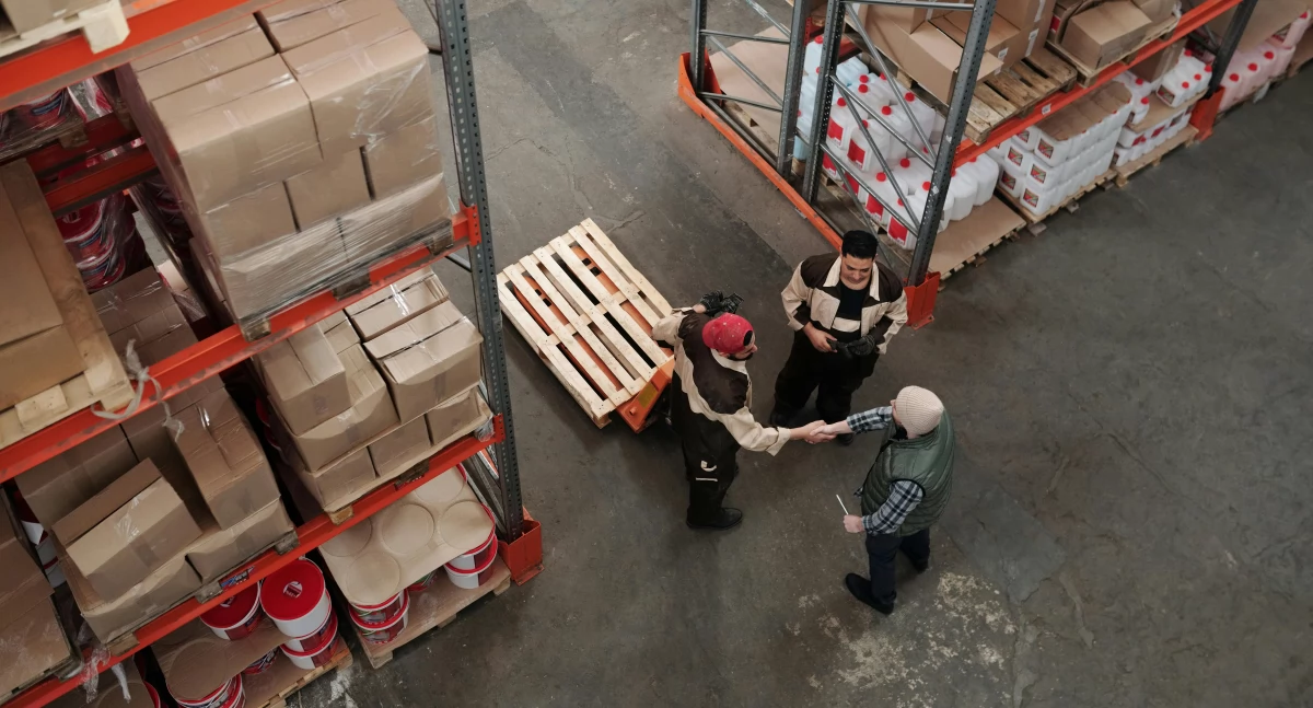 Materiały promocyjne, Korzyści inwestycji nowoczesną windę towarową logistyce - zdjęcie, fotografia