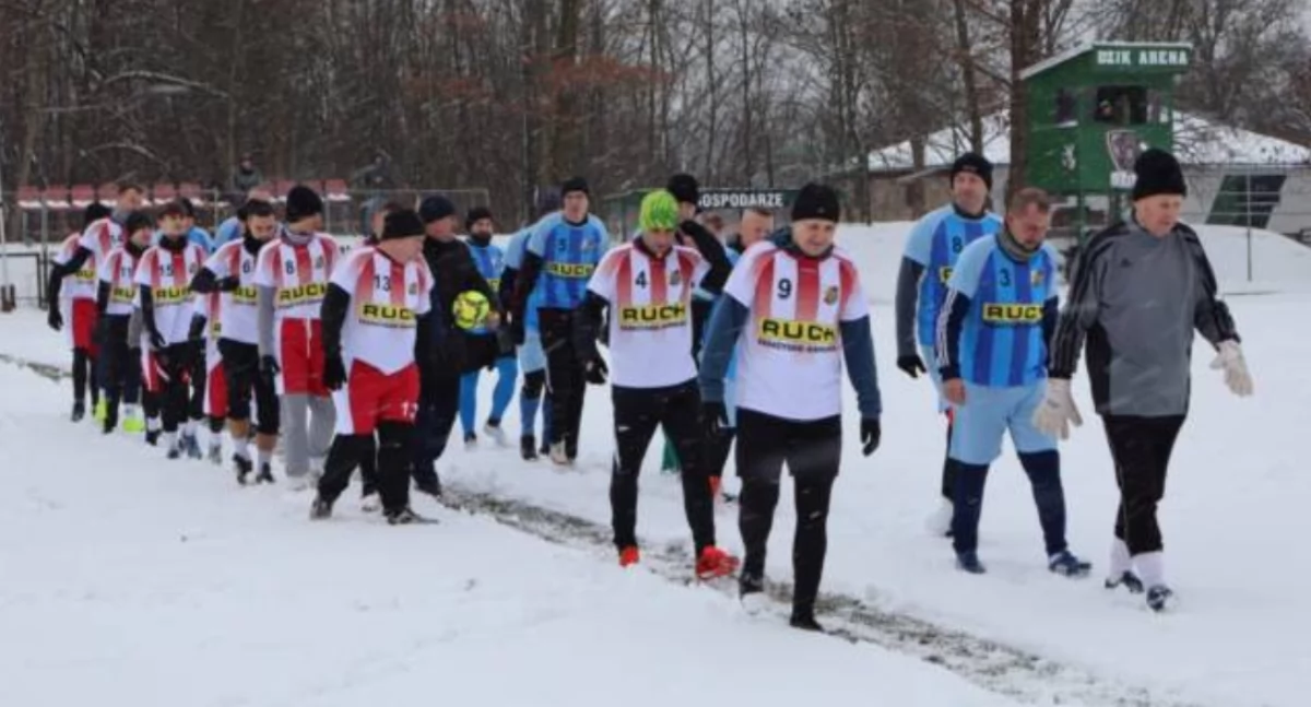 Piłka nożna, mecze noworoczne powiecie skarżyskim - zdjęcie, fotografia
