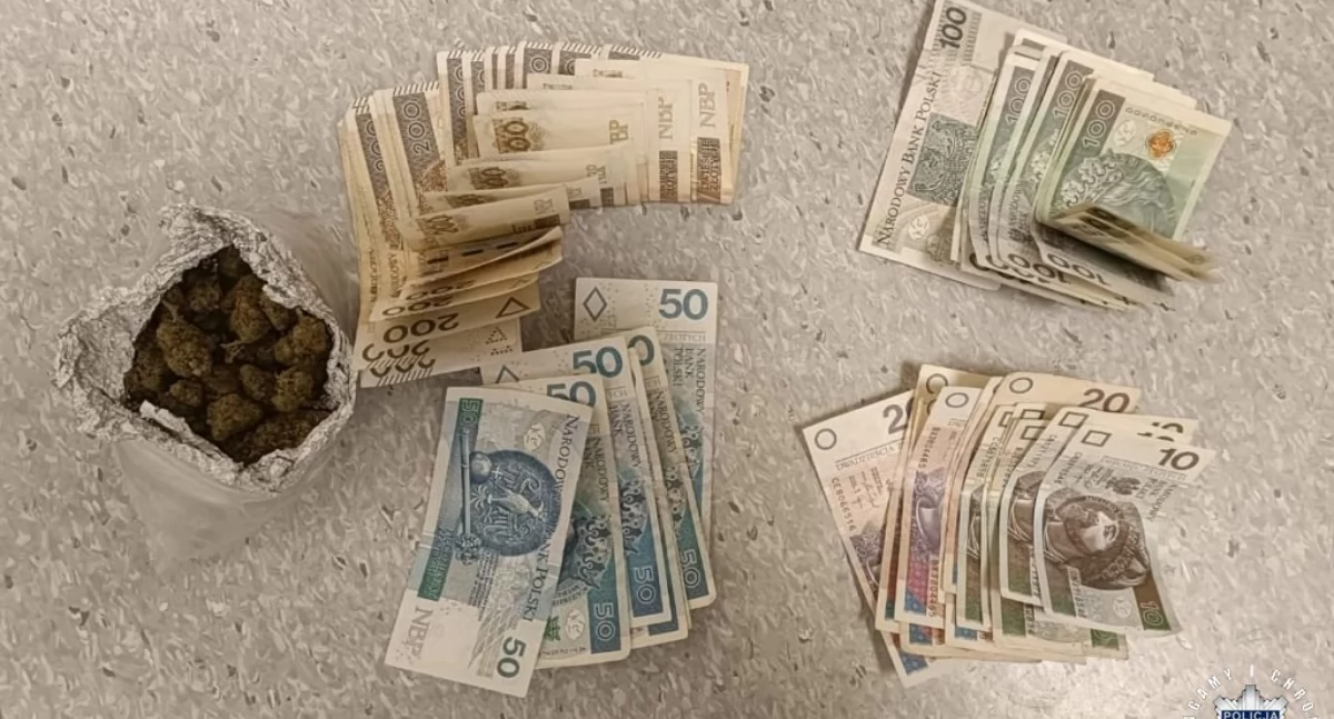 Narkotyki i pieniądze. Fot. Świętokrzyska policja