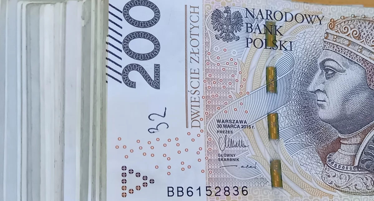 Kronika policyjna , Internetowi oszuści znów uderzyli Mieszkańcy powiatu skarżyskiego stracili tysiące złotych - zdjęcie, fotografia