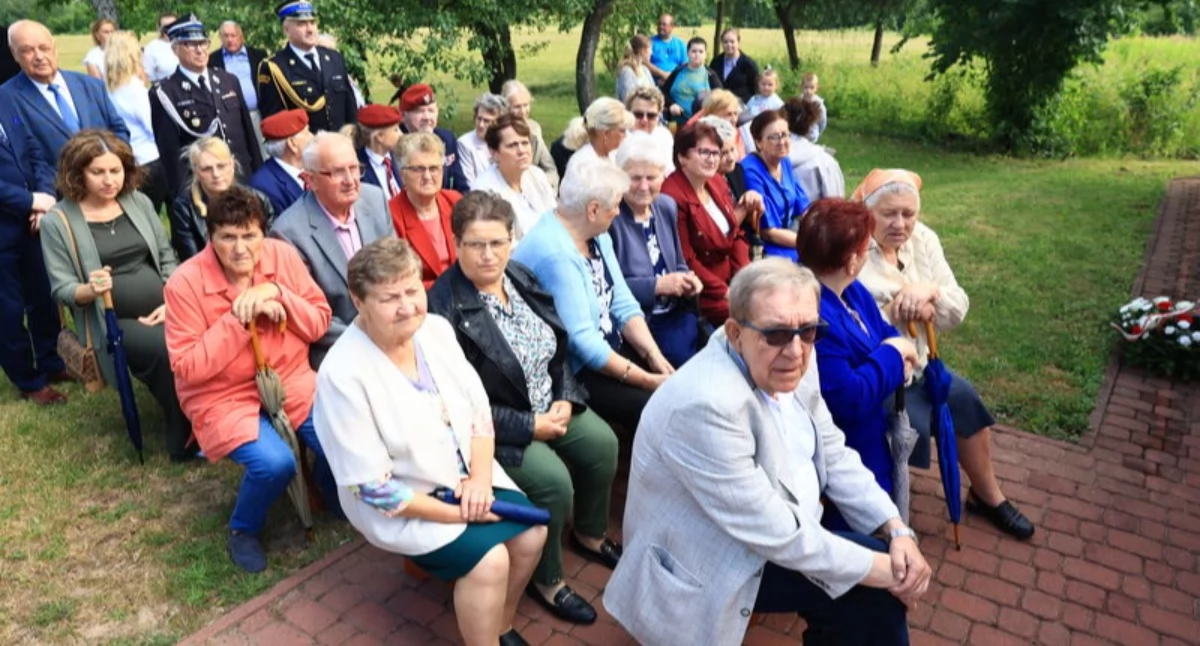 Informator Samorządowy Powiatu Skarżyskiego, powiecie skarżyskim uczczono pamięć ofiar hitlerowskiej zbrodni Klonowie - zdjęcie, fotografia