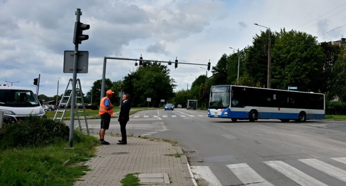 Informator Samorządowy Powiatu Skarżyskiego, Nowoczesna sygnalizacja świetlna Skarżysku Kamiennej - zdjęcie, fotografia
