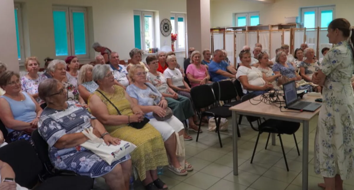 Informator Samorządowy Powiatu Skarżyskiego, Seniorzy gminy Łączna ogromnym zaangażowaniem uczestniczyli warsztatach zdrowym stylu życia - zdjęcie, fotografia