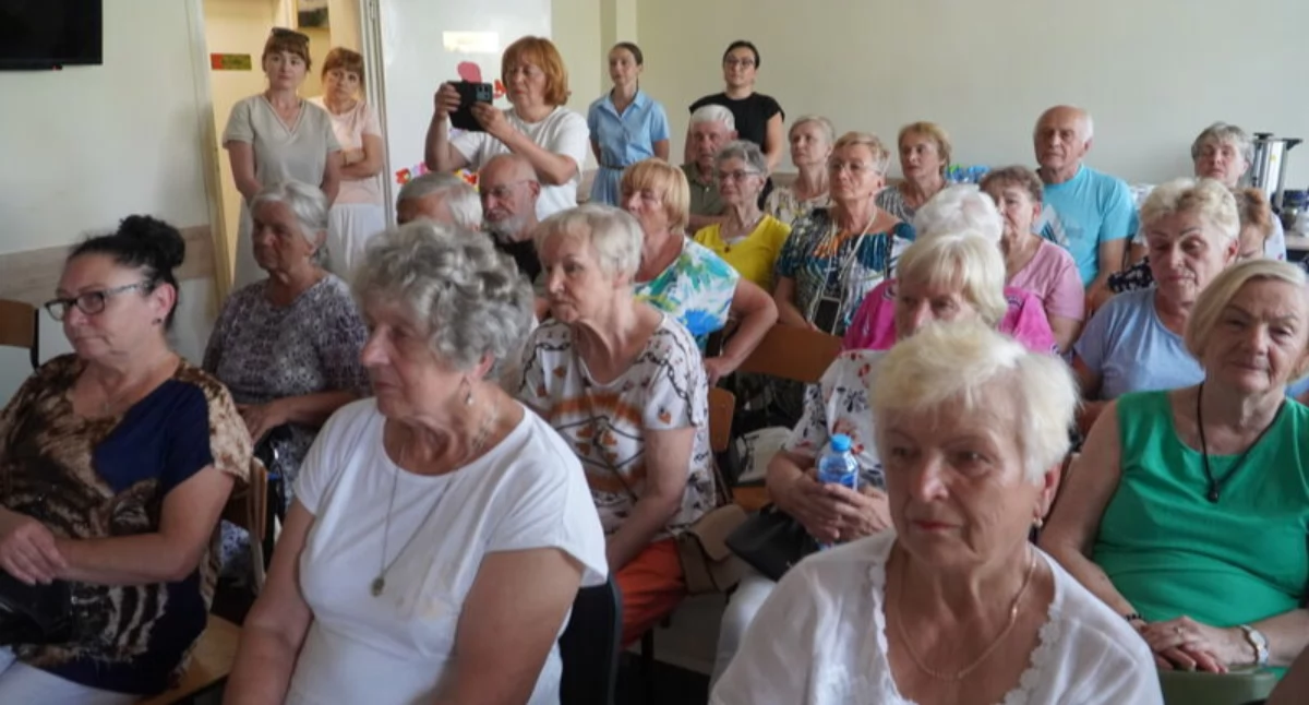 Informator Samorządowy Powiatu Skarżyskiego, „Nigdy późno zadbać siebie” seniorzy Skarżyska Kościelnego warsztatach długowieczności stylu życia - zdjęcie, fotografia