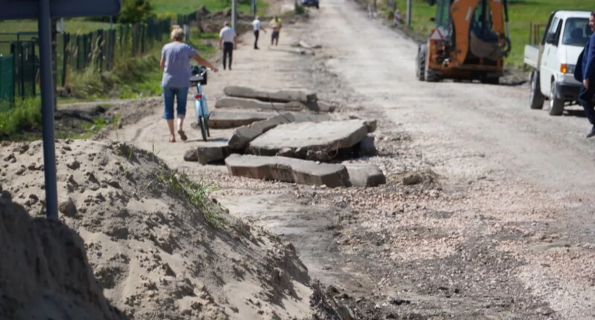 Informator Samorządowy Powiatu Skarżyskiego, Wizyta samorządowców budowie Lipowym Skarbowym Ruszyły prace rozbudowie drogi budowie mostu - zdjęcie, fotografia