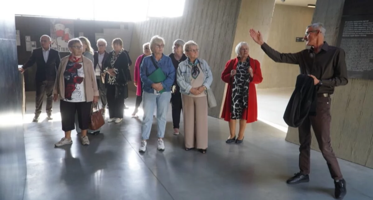 Urzędy , Seniorów Powiatu Skarżyskiego obradowała Mauzoleum Michniowie Rozmawiano bieżących sprawach współpracy - zdjęcie, fotografia