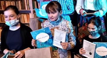 Sukces naszych dziewcząt. Recytacje na ludowo