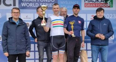 Wicemistrz Polski z Komendy Powiatowej Policji w Skarżysku-Kamiennej. Marek Kowalik na podium