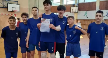 Reprezentacja Szkoły Podstawowej nr 1 mistrzem Skarżyska w siatkówce 