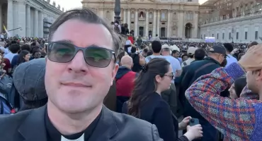 Mamy papieża!  Ks. Jakub Ciołak prosto z Watykanu dla portalu skarzyski.eu