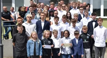 Stypendia dla młodych sportowców z powiatu skarżyskiego wręczone 