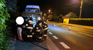 Pożar lawety na DK 42 w Płaczkowie. Ogień zajął komorę silnika