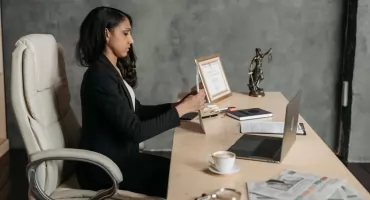 Jak bezpiecznie walczyć z niekorzystnymi umowami kredytów we frankach szwajcarskich