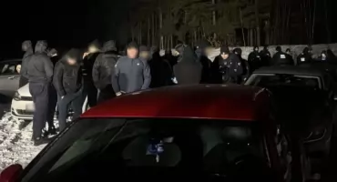 Ustawka zatrzymana w lesie! 36 pseudokibiców wpadło pod Skarżyskiem