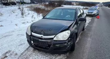 Pijana 45-latka. Uszkodzony opel. Wcześniej kolizja z ciężarówką