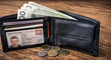 Chwila nieuwagi kosztowała go 4500 zł. Złodziej ukradł portfel z dokumentami