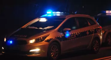 Schował się za barem, podał fałszywe dane. Poszukiwany listem gończym wpadł nad zalewem!